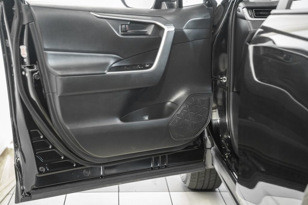 Used 2025 Toyota RAV4 LE AWD/4WD image 30
