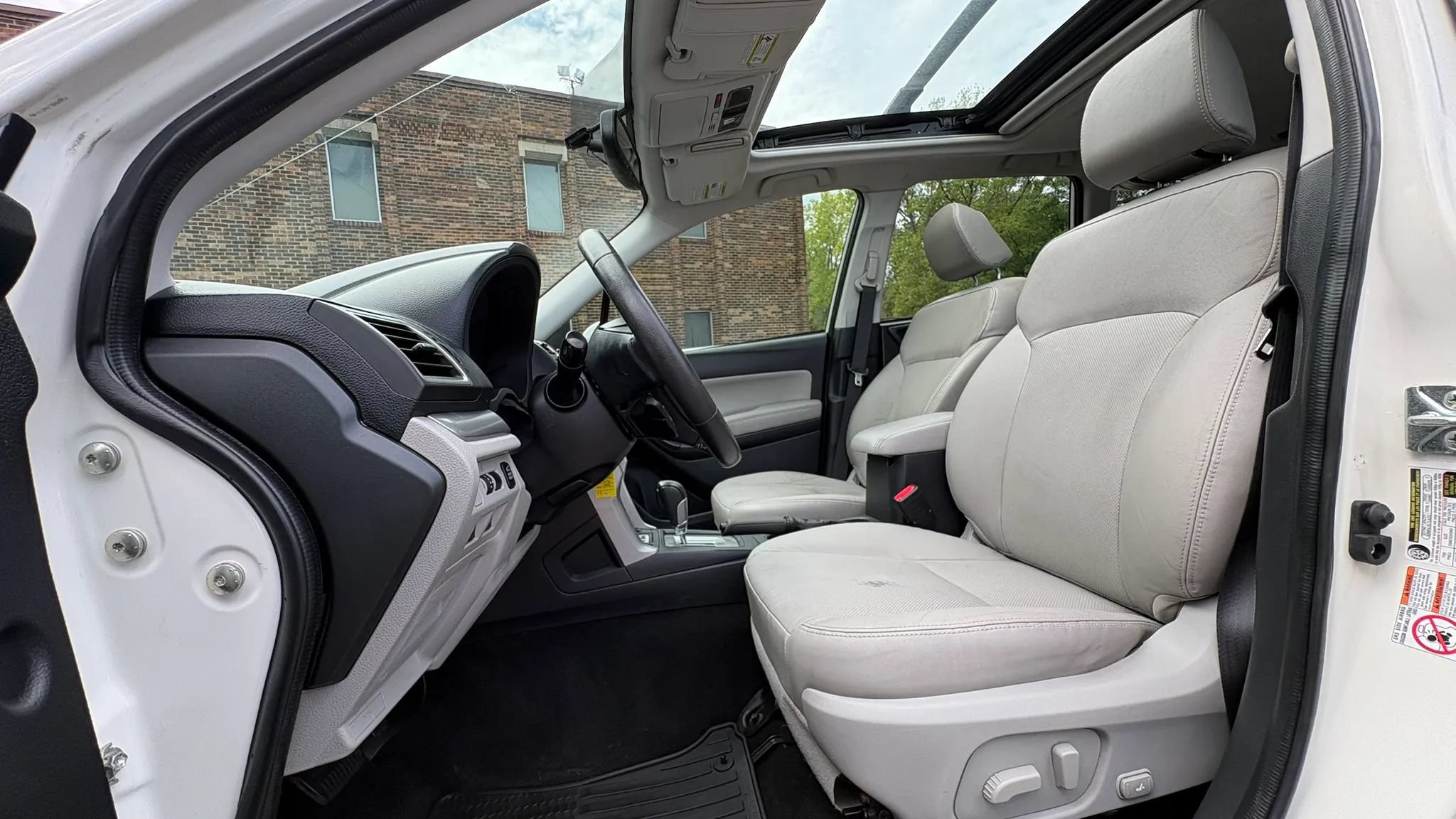Used 2016 Subaru Forester 2.5i Limited AWD/4WD image 2