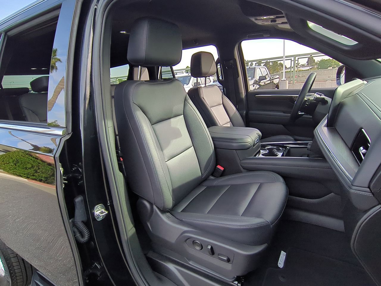 Certified 2025 Chevrolet Tahoe LT AWD/4WD image 27
