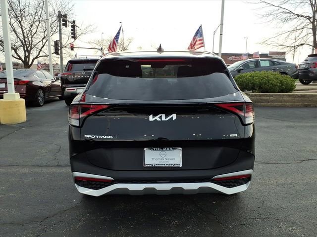 Used 2025 Kia Sportage LX image 4