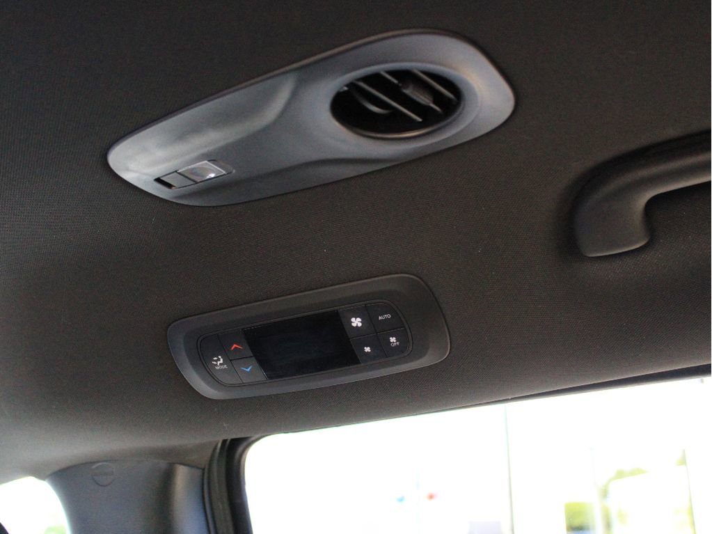 Used 2022 Chrysler Pacifica Touring-L w/ S Appearance Package FWD image 29