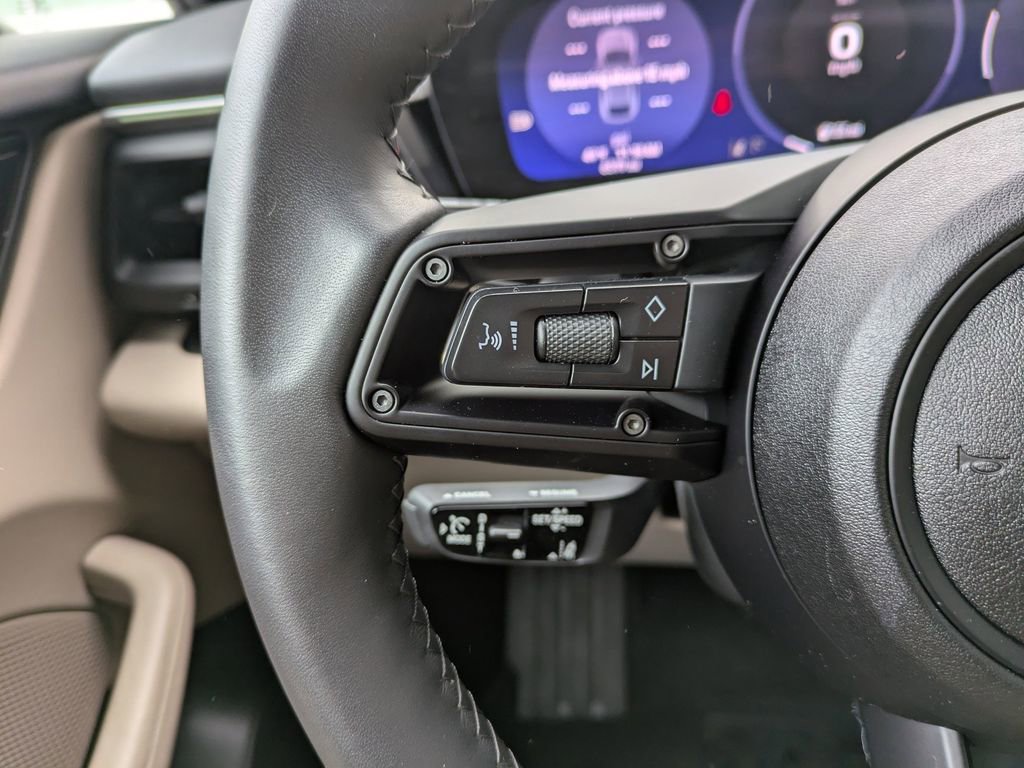 Used 2025 Porsche Macan Electric RWD image 28