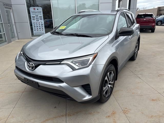 Used 2016 Toyota RAV4 LE AWD/4WD image 3