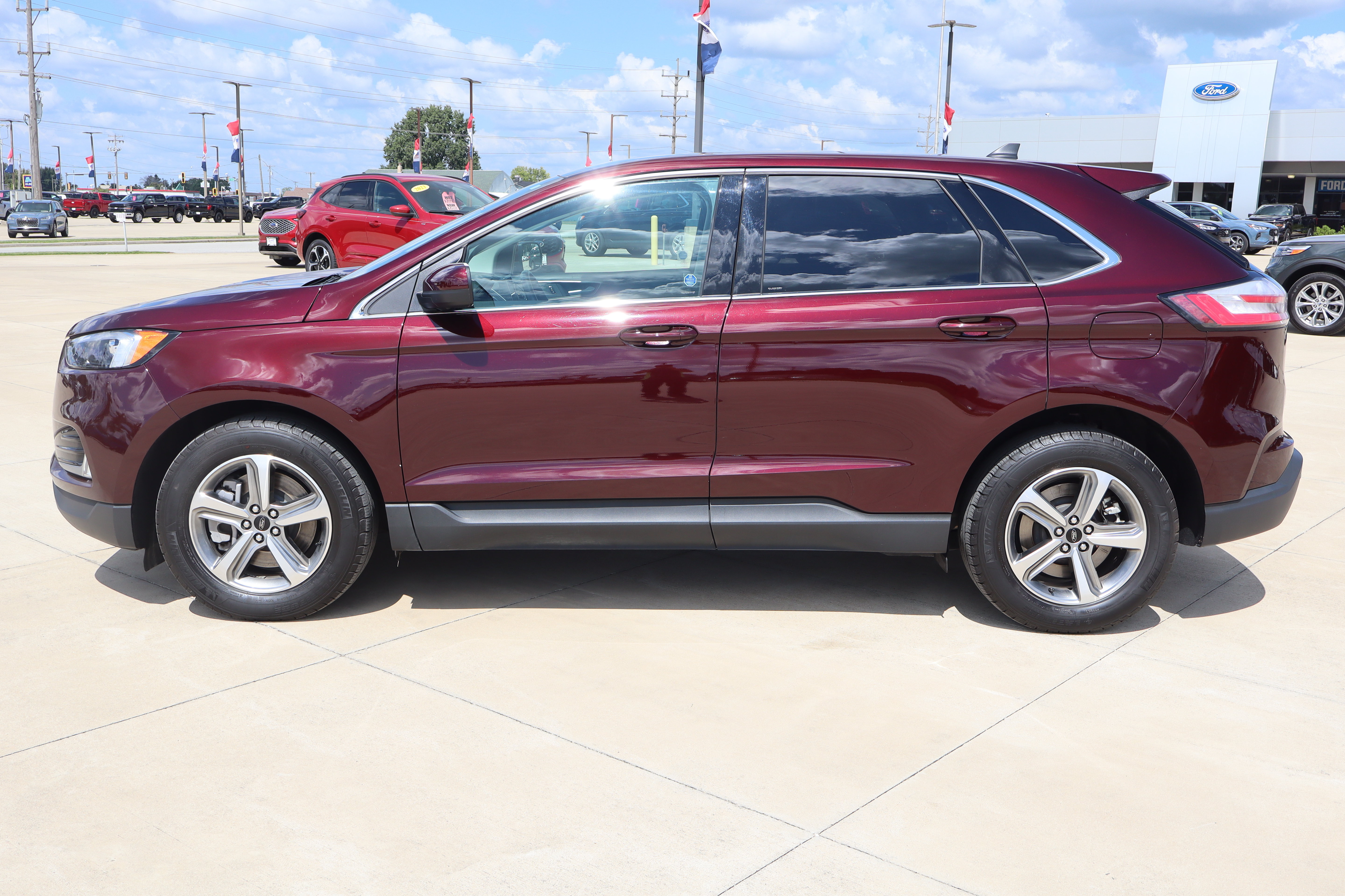 Used 2024 Ford Edge SEL w/ Convenience Package AWD/4WD image 9