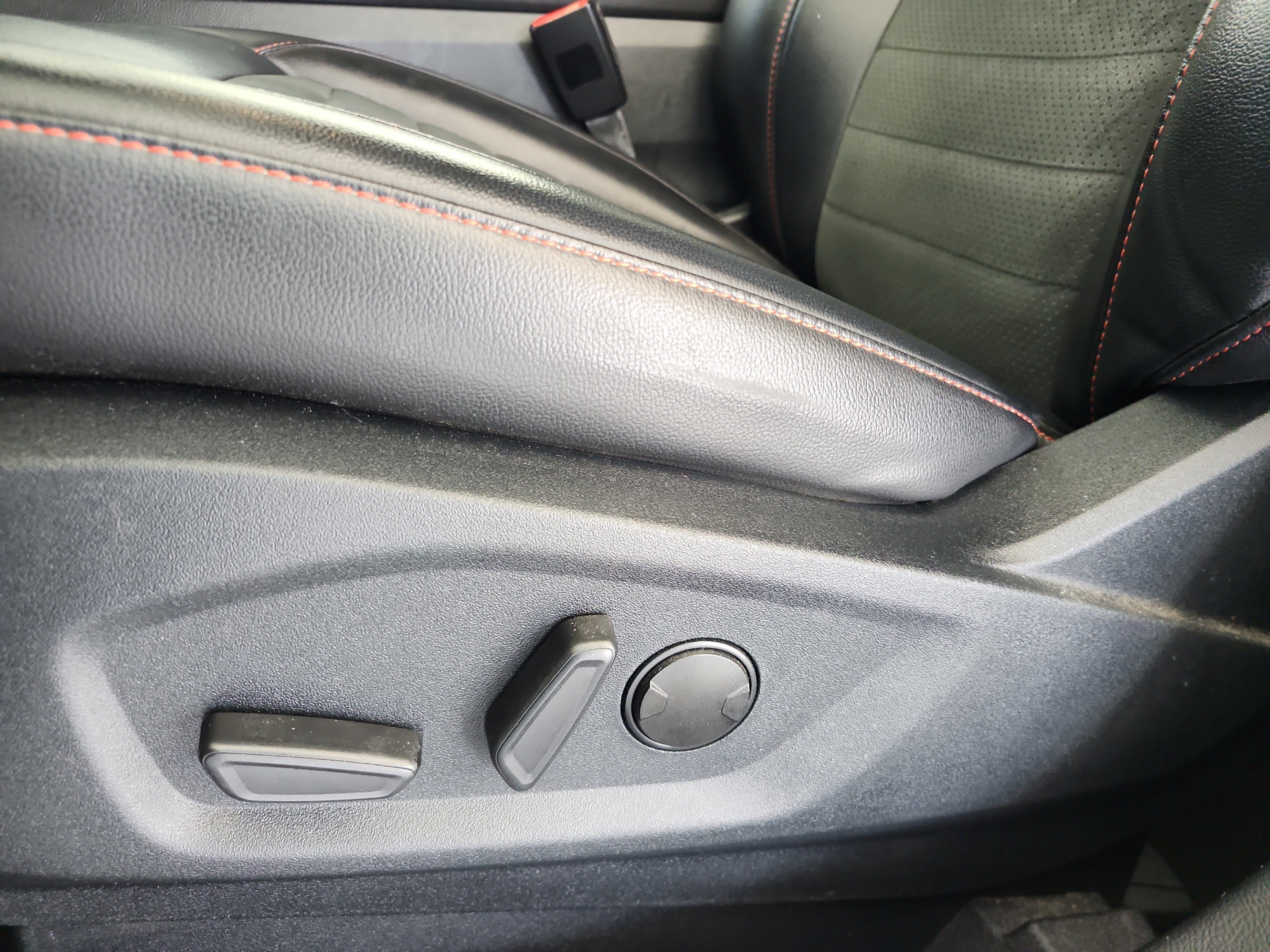 Certified 2021 Ford Edge ST-Line FWD image 15