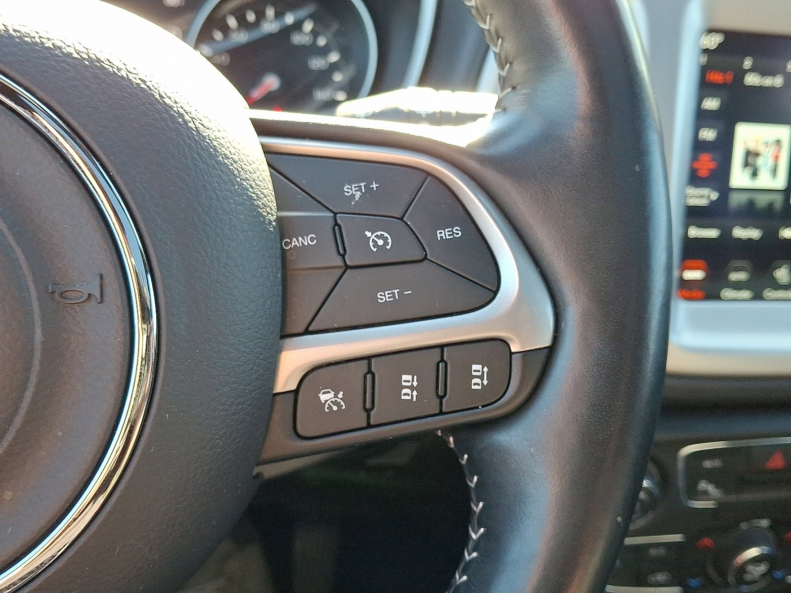 Used 2021 Jeep Compass Latitude w/ Sun and Sound Group image 25