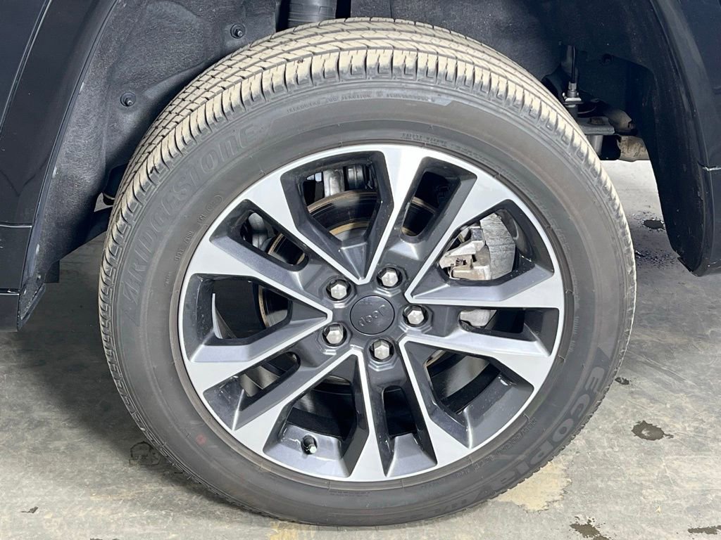 Used 2023 Jeep Grand Cherokee Overland w/ Luxury Tech Group IV image 37