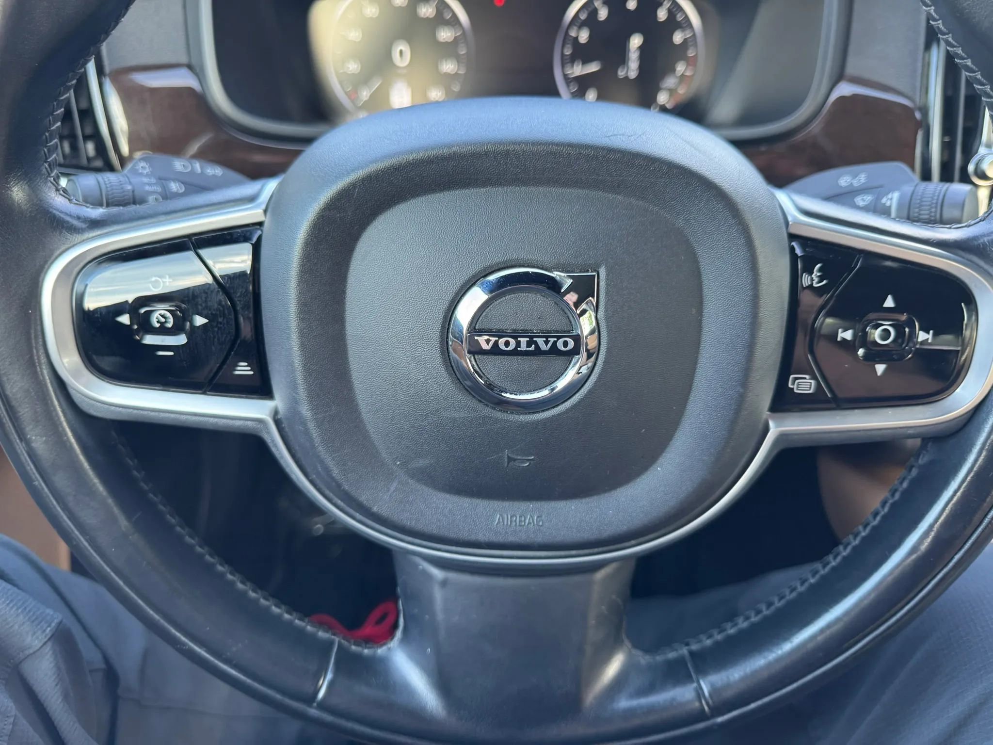 Used 2019 Volvo S90 T6 Momentum image 19