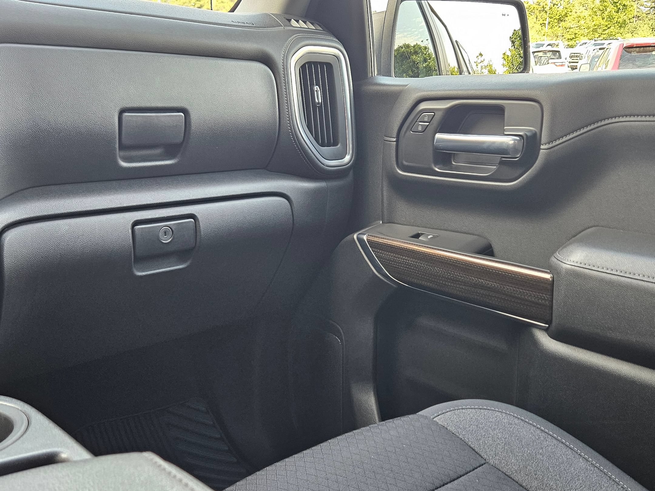 Used 2021 Chevrolet Silverado 1500 LT w/ Safety Package II AWD/4WD image 11