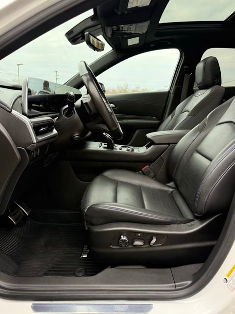 Used 2024 Cadillac XT4 Sport image 18