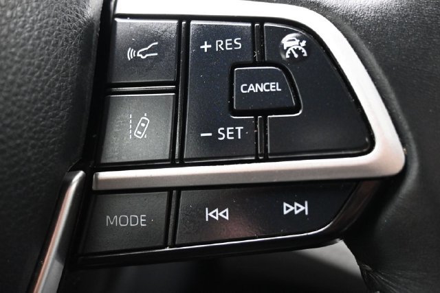 Used 2022 Toyota Highlander XLE FWD image 19