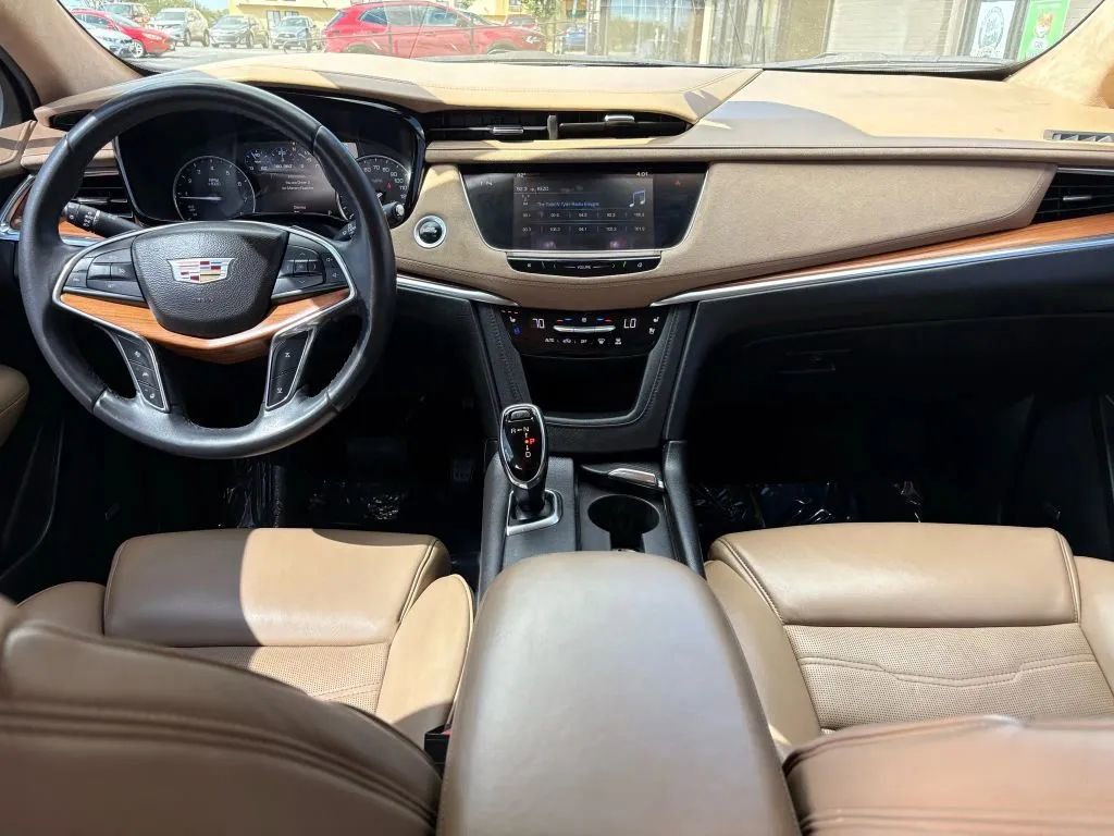 Used 2017 Cadillac XT5 Platinum AWD/4WD image 12