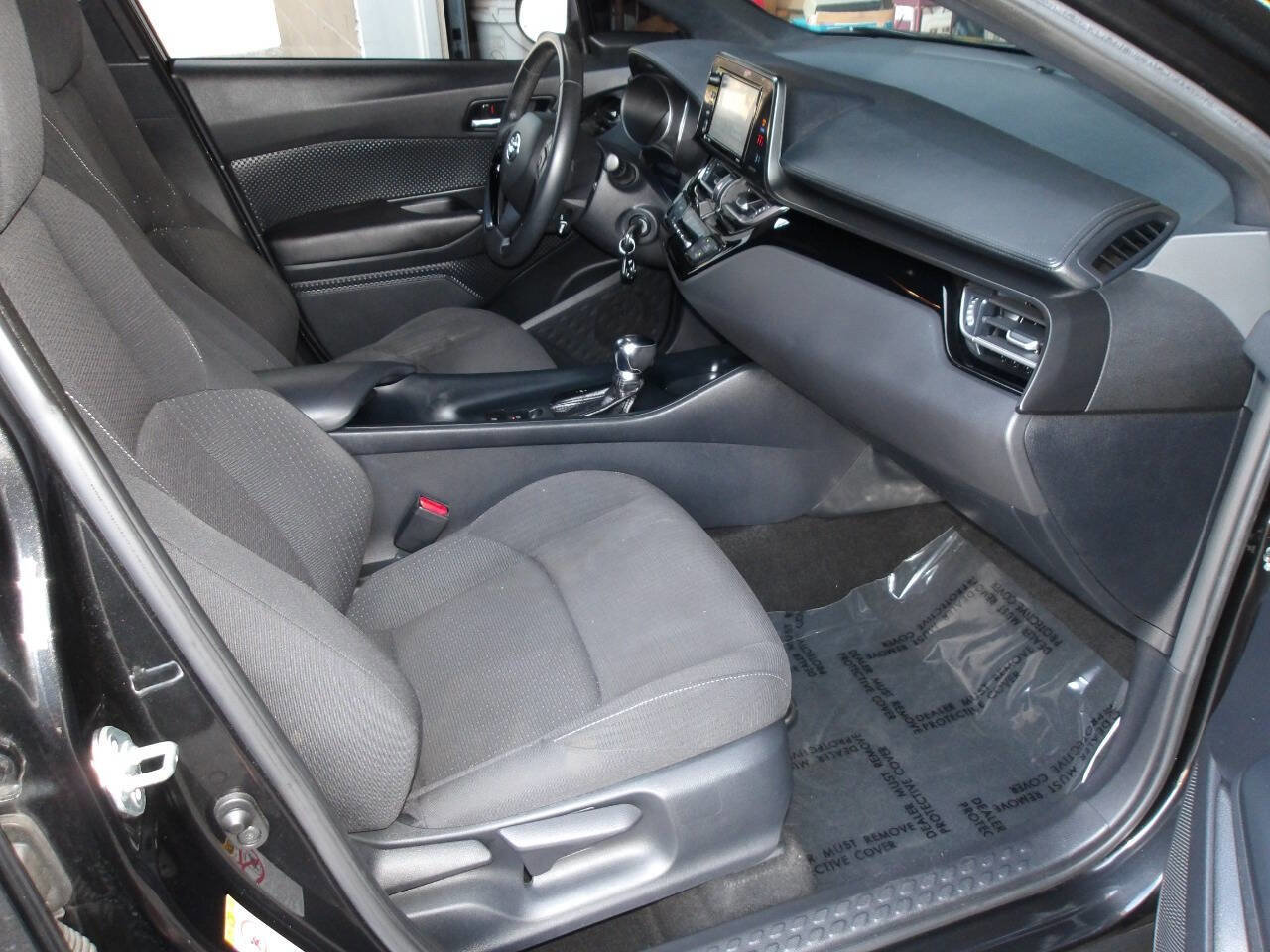 Used 2018 Toyota C-HR XLE FWD image 22