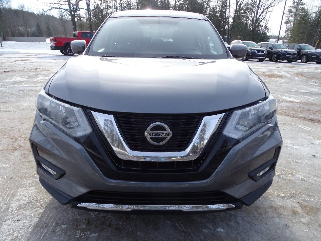 Used 2018 Nissan Rogue S image 3