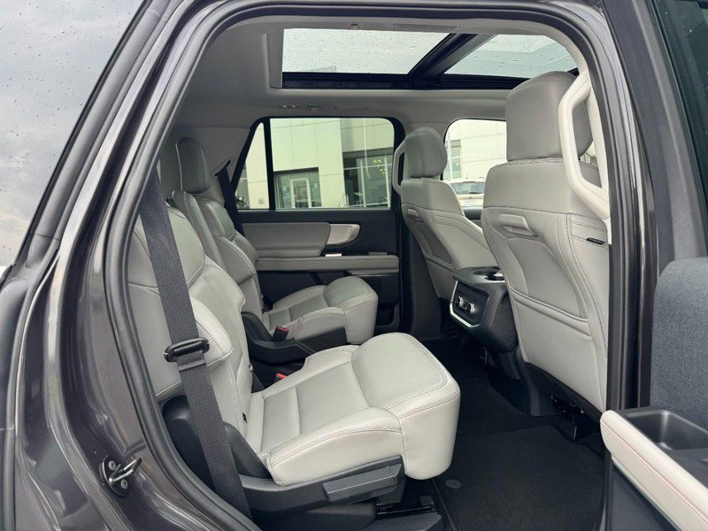 Used 2025 Ford Expedition Active AWD/4WD image 10