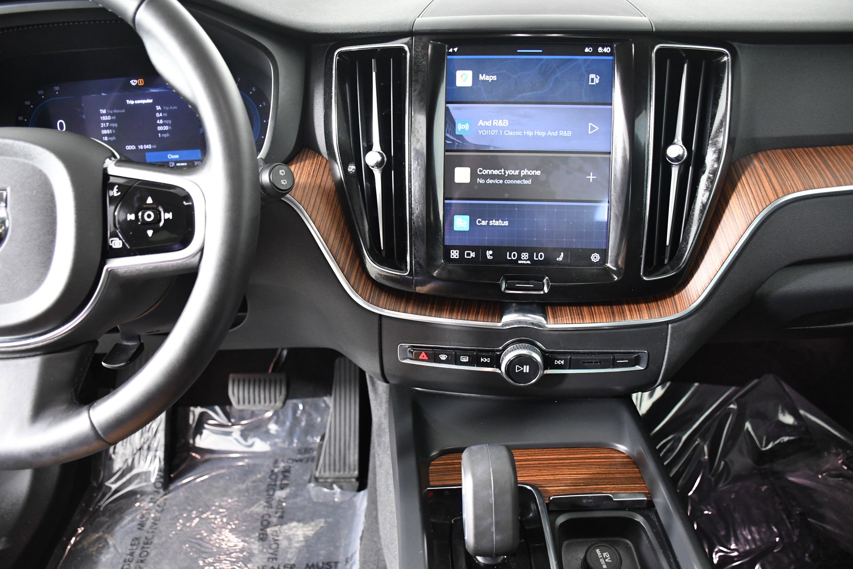 Used 2024 Volvo XC60 B5 Plus image 15