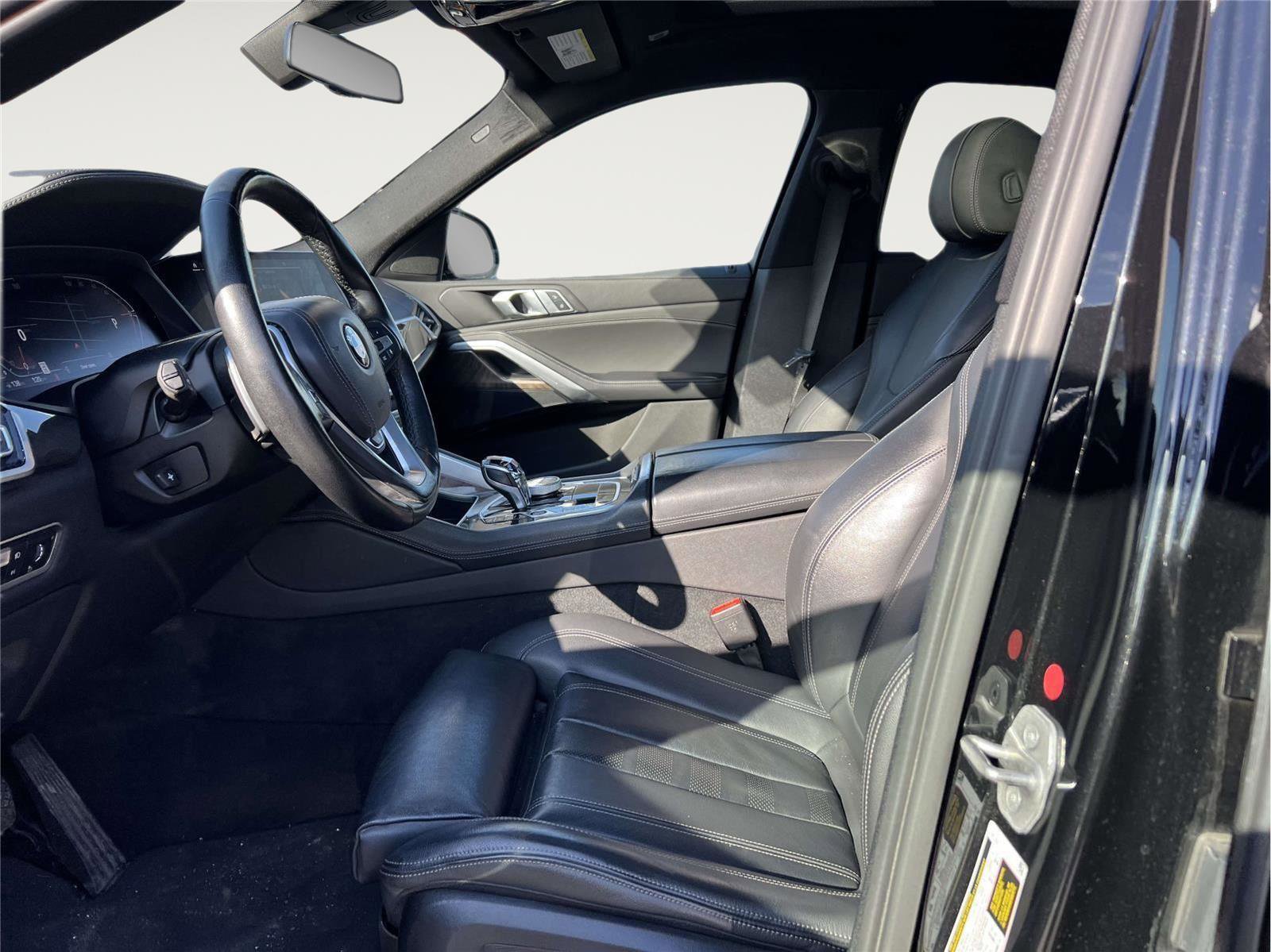 Used 2022 BMW X6 xDrive40i w/ Executive Package image 17