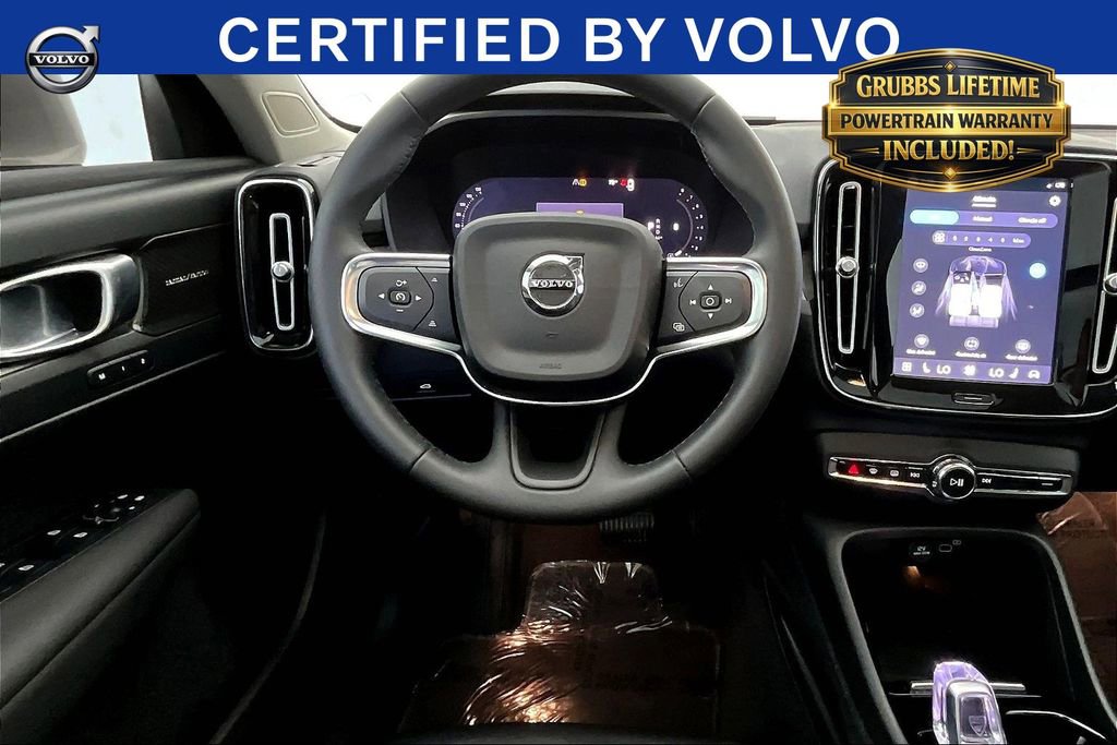 Used 2023 Volvo XC40 B4 Plus FWD image 6