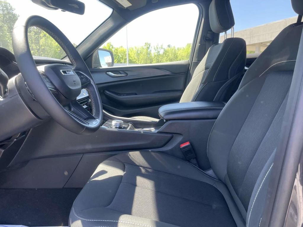 Certified 2025 Jeep Grand Cherokee Laredo w/ Trailer Tow Package image 26