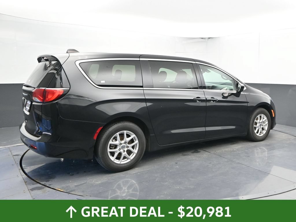 Used 2023 Chrysler Voyager LX FWD image 4