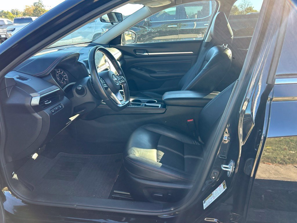 Used 2023 Nissan Altima 2.5 SR FWD image 6