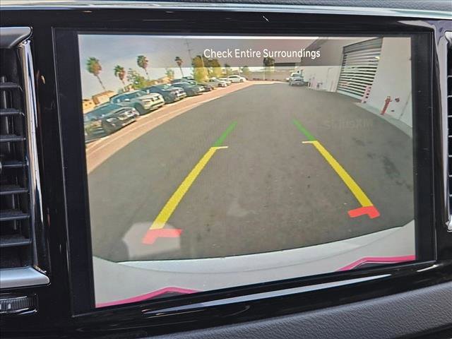Used 2023 Chrysler Pacifica Touring-L image 12