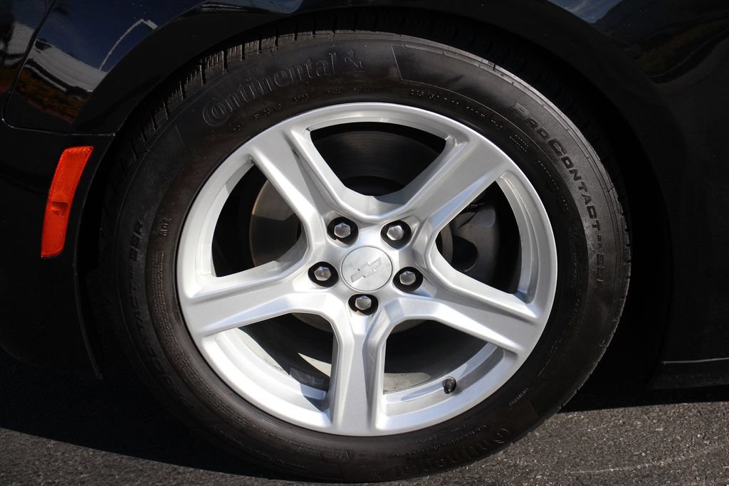 Used 2019 Chevrolet Camaro LT RWD image 14