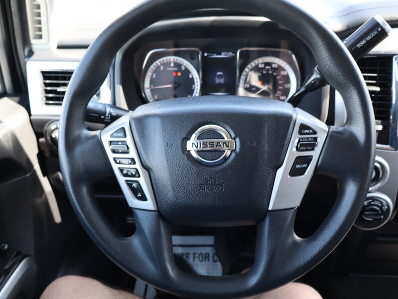 Used 2017 Nissan Titan SV AWD/4WD image 11