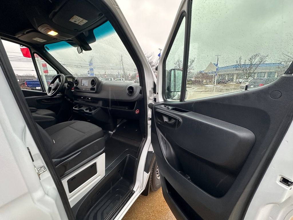Used 2024 Mercedes-Benz Sprinter 2500 image 22