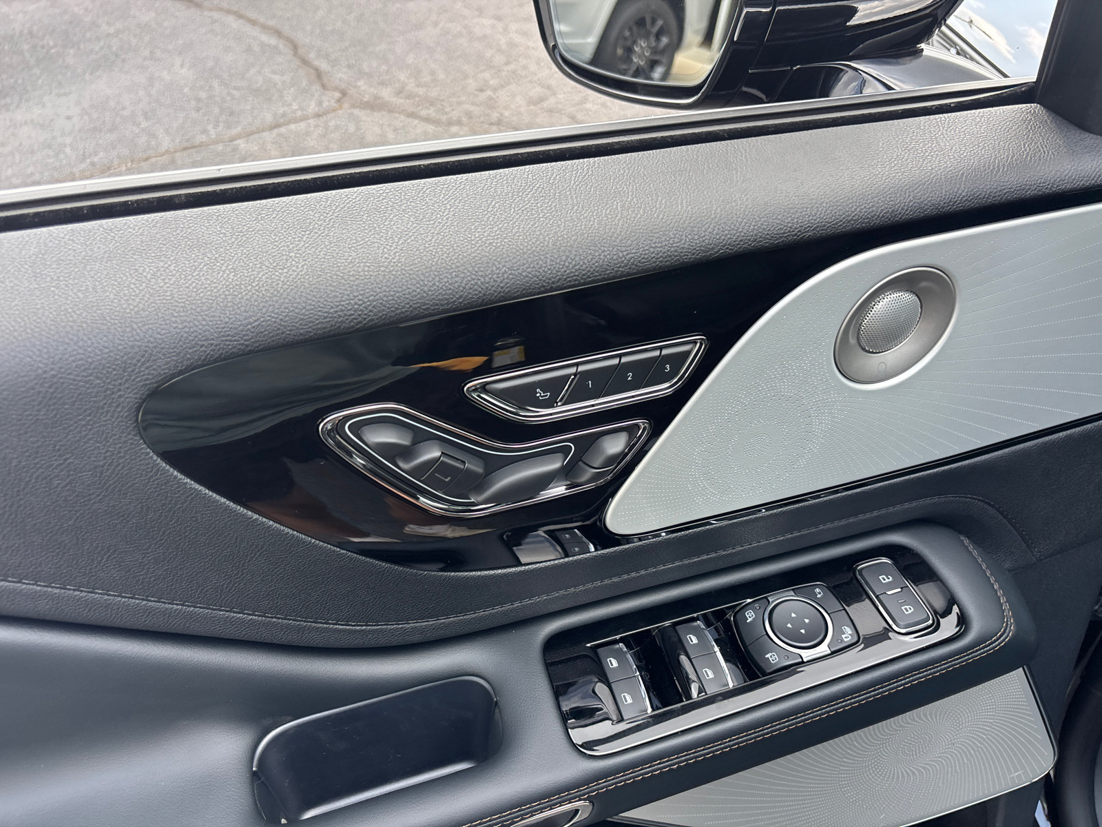 New 2026 Lincoln Aviator Reserve AWD/4WD image 12