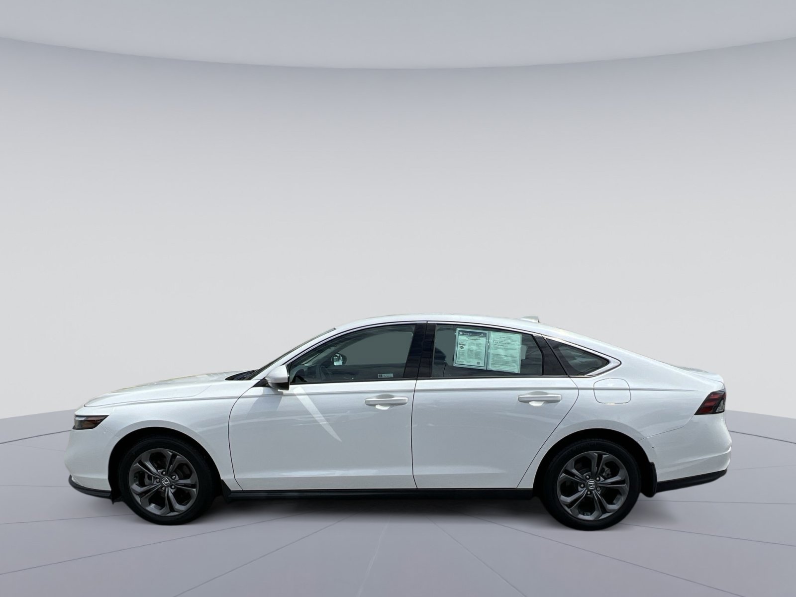 Used 2023 Honda Accord EX image 6