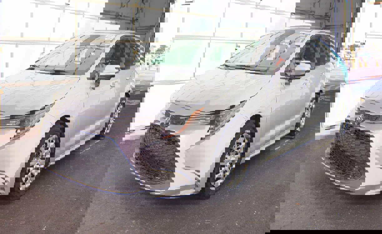 Used 2021 Toyota Corolla LE image 1