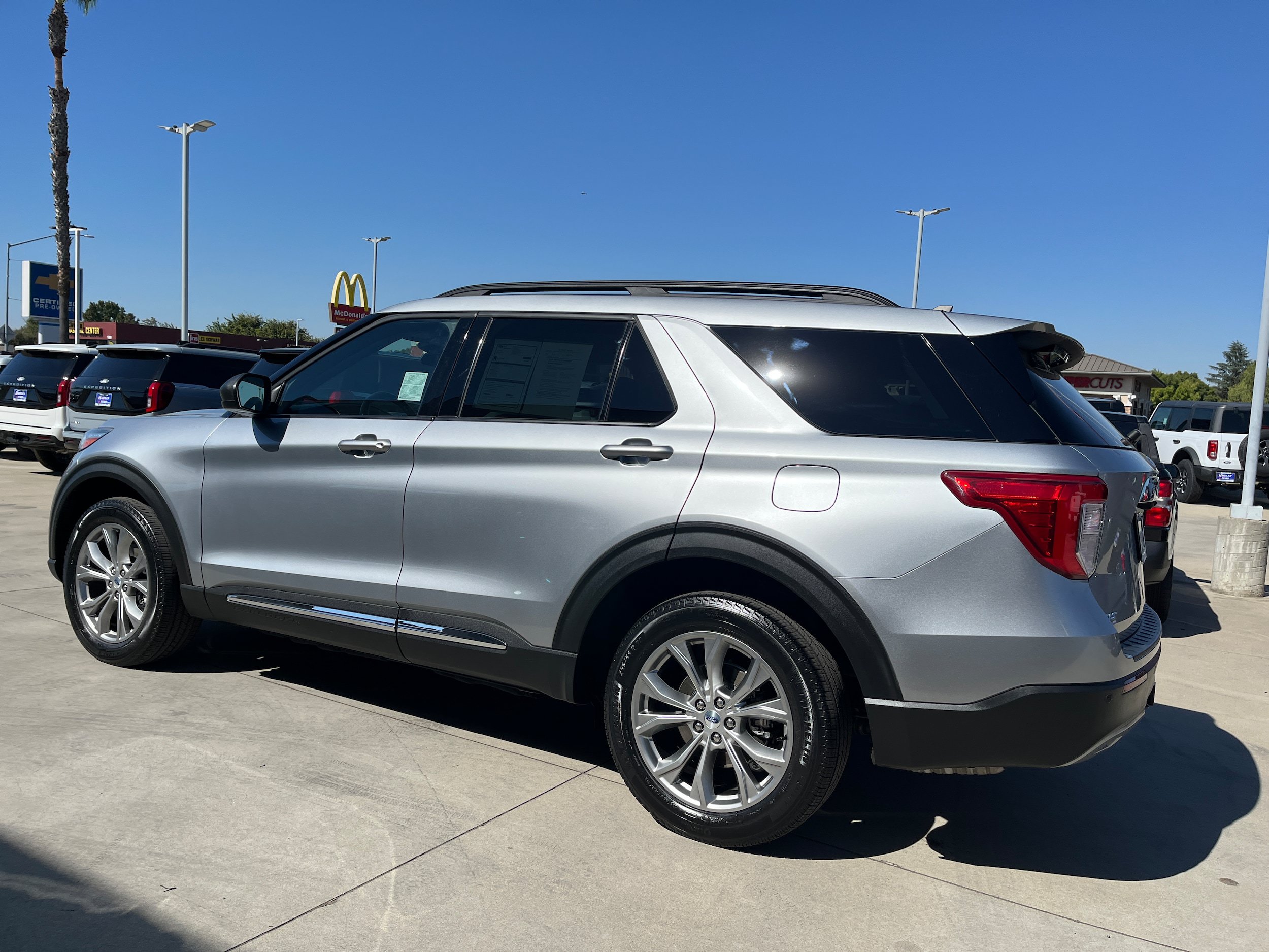 Certified 2023 Ford Explorer XLT w/ Equipment Group 202A AWD/4WD image 3