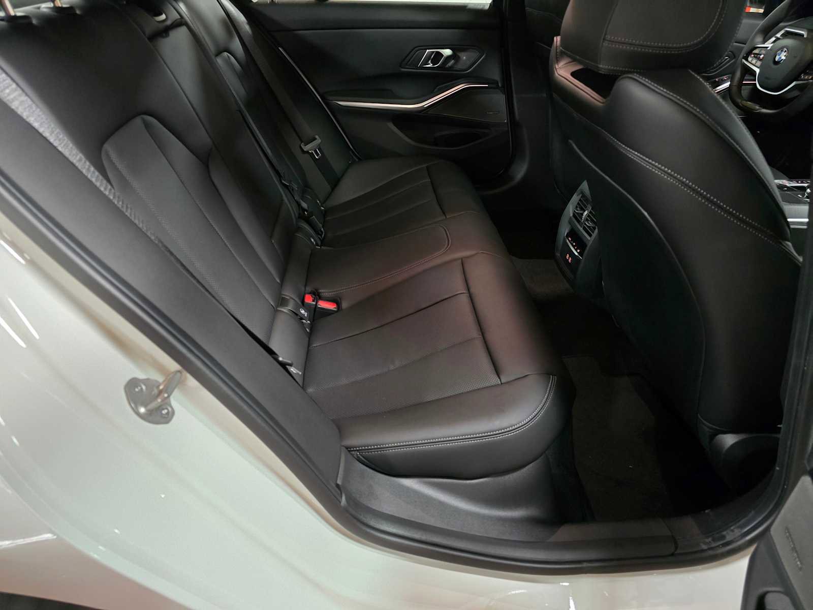 Used 2026 BMW 330i xDrive Sedan w/ Premium Package image 14