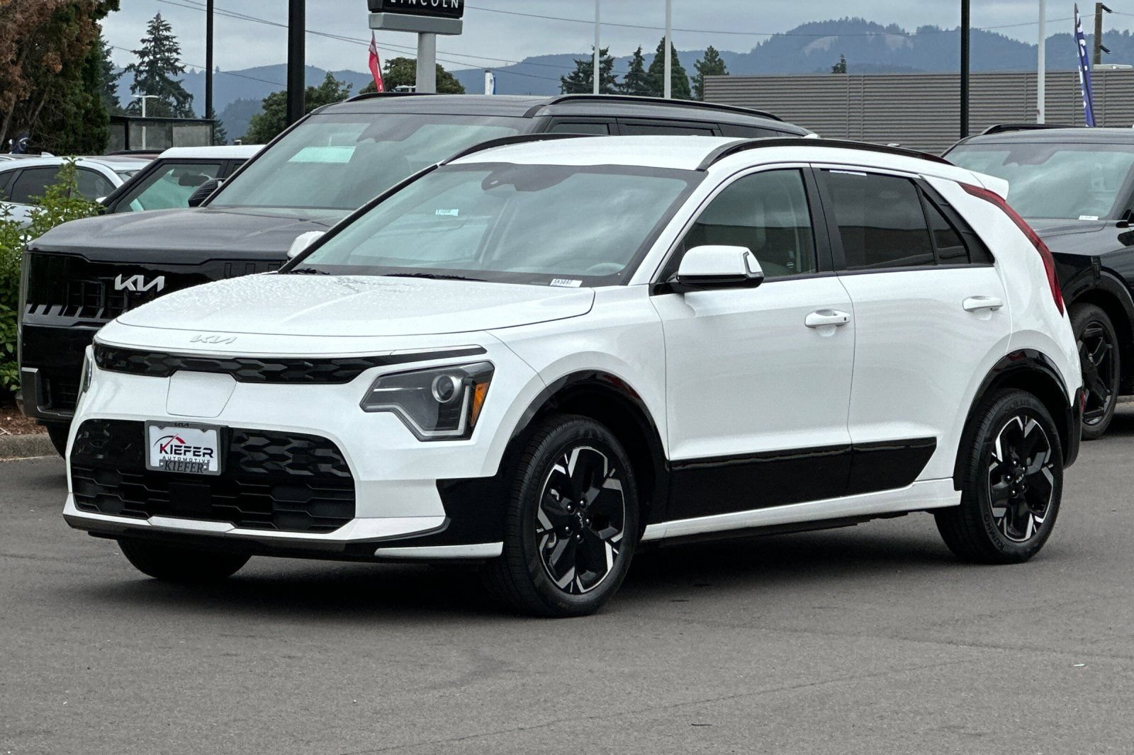 Certified 2023 Kia Niro Wind w/ Wind Preserve Package FWD image 8