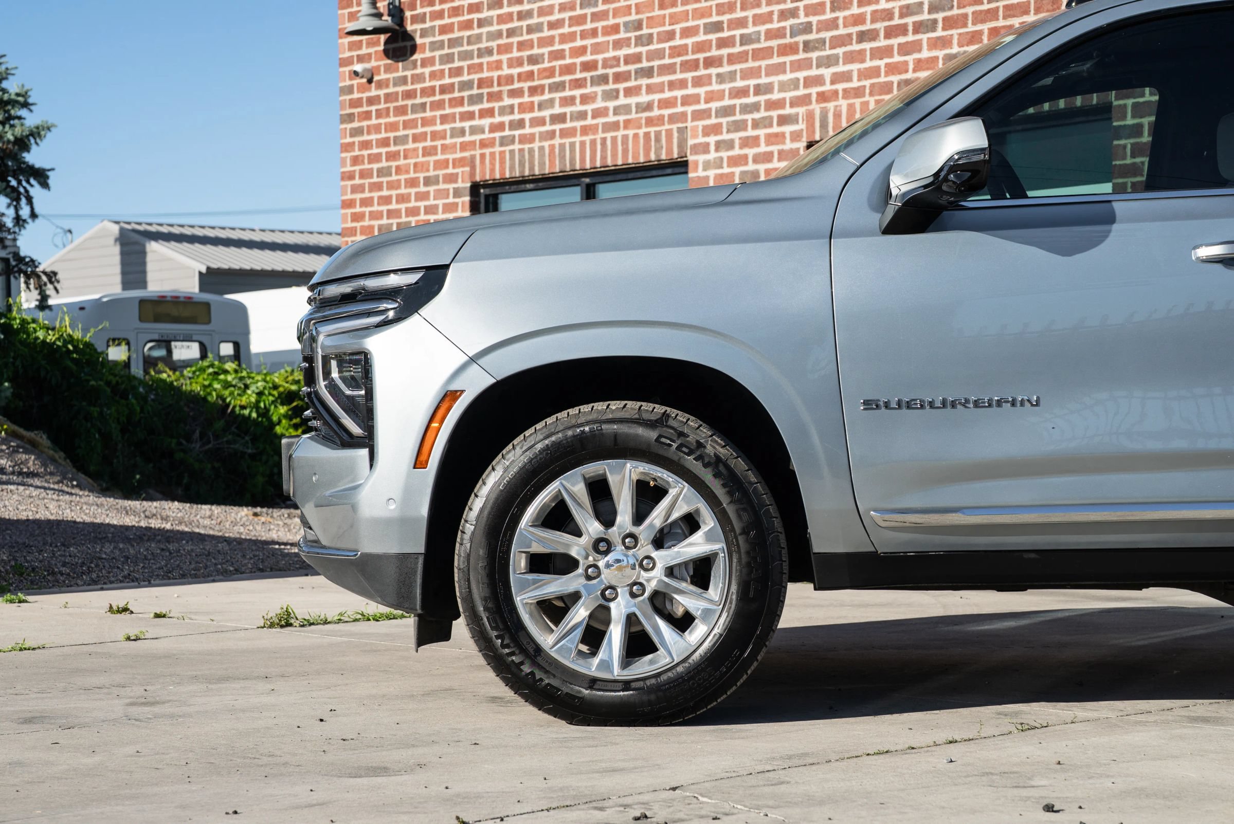 Used 2025 Chevrolet Suburban Premier AWD/4WD image 4