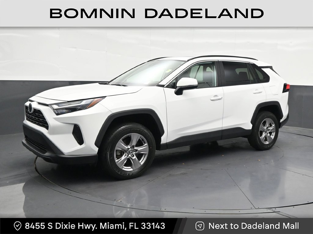 Used 2022 Toyota RAV4 XLE w/ Convenience Package FWD image 1