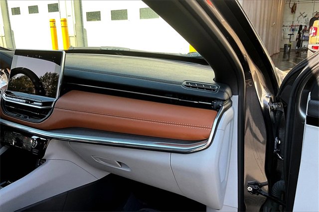 Certified 2023 Jeep Compass Limited image 16