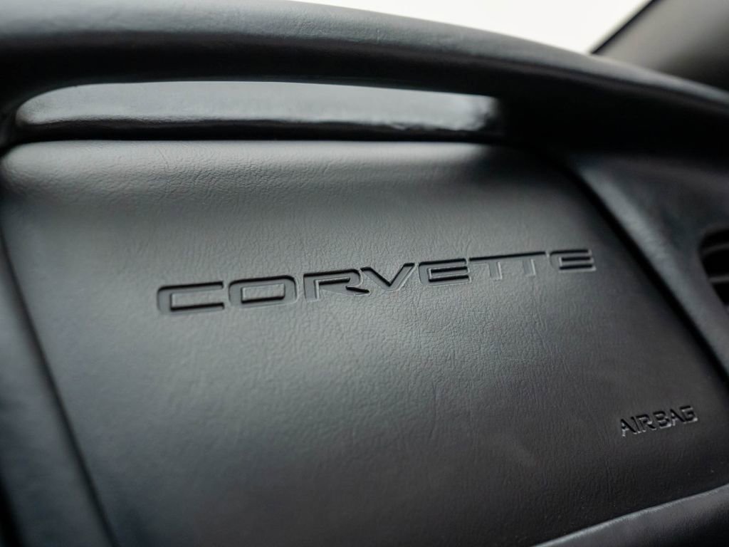 Used 2001 Chevrolet Corvette Coupe w/ Preferred Equipment Group1 image 25