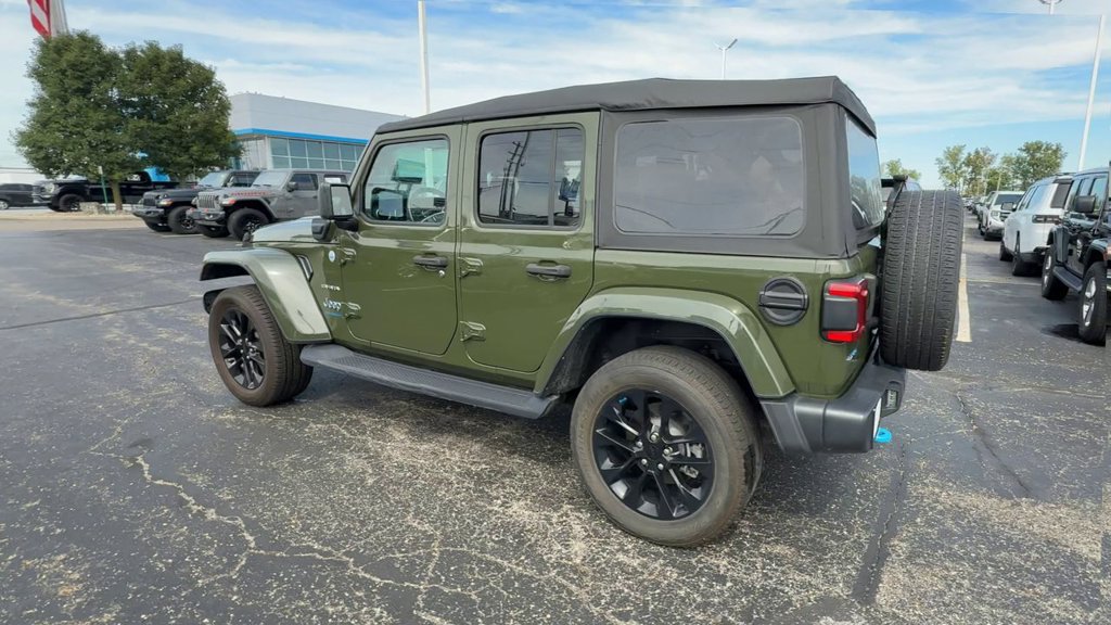 Used 2023 Jeep Wrangler Unlimited Sahara w/ Cold Weather Group AWD/4WD image 6