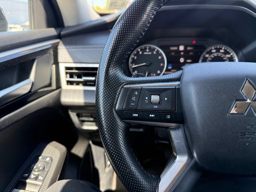 Used 2024 Mitsubishi Outlander SE AWD/4WD image 7