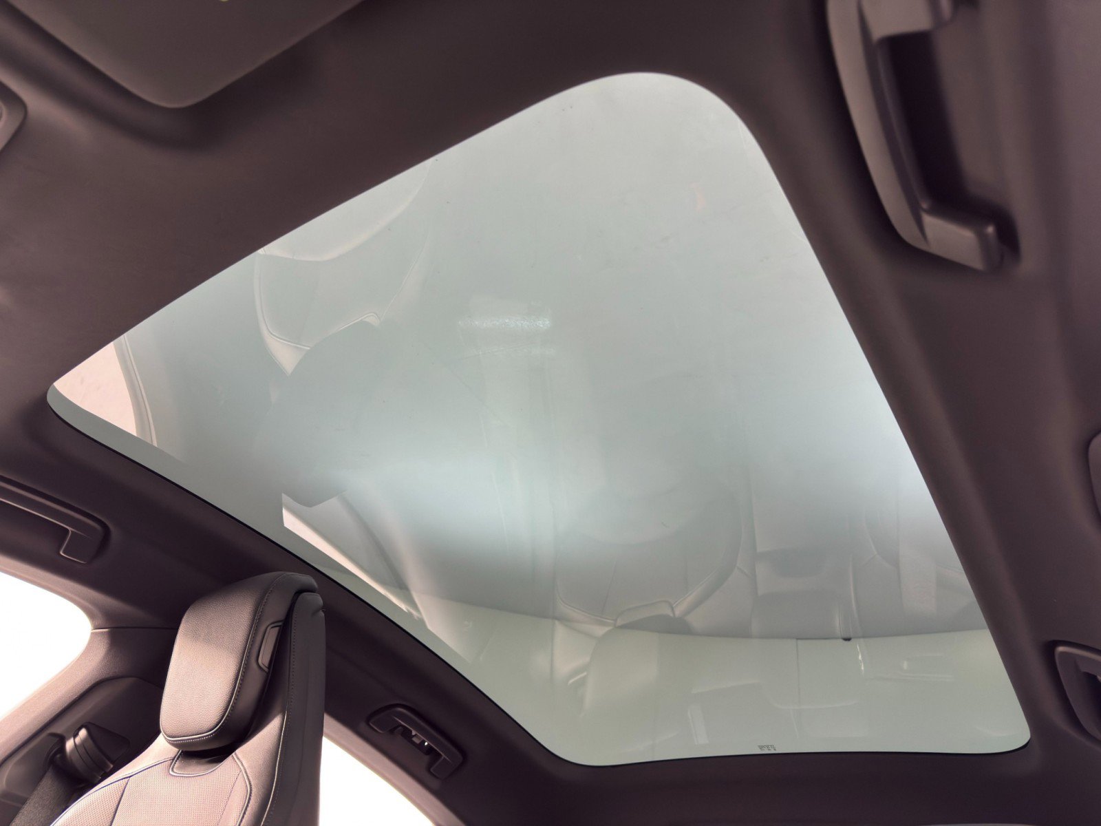 Used 2023 Porsche Taycan 4S w/ Premium Package image 10