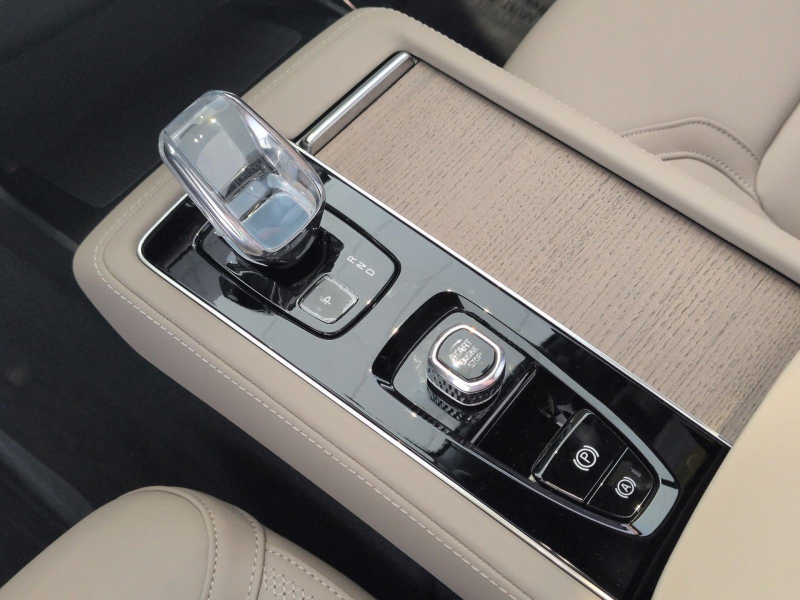 New 2026 Volvo XC90 T8 Plus w/ Protection Package Premier AWD/4WD image 29