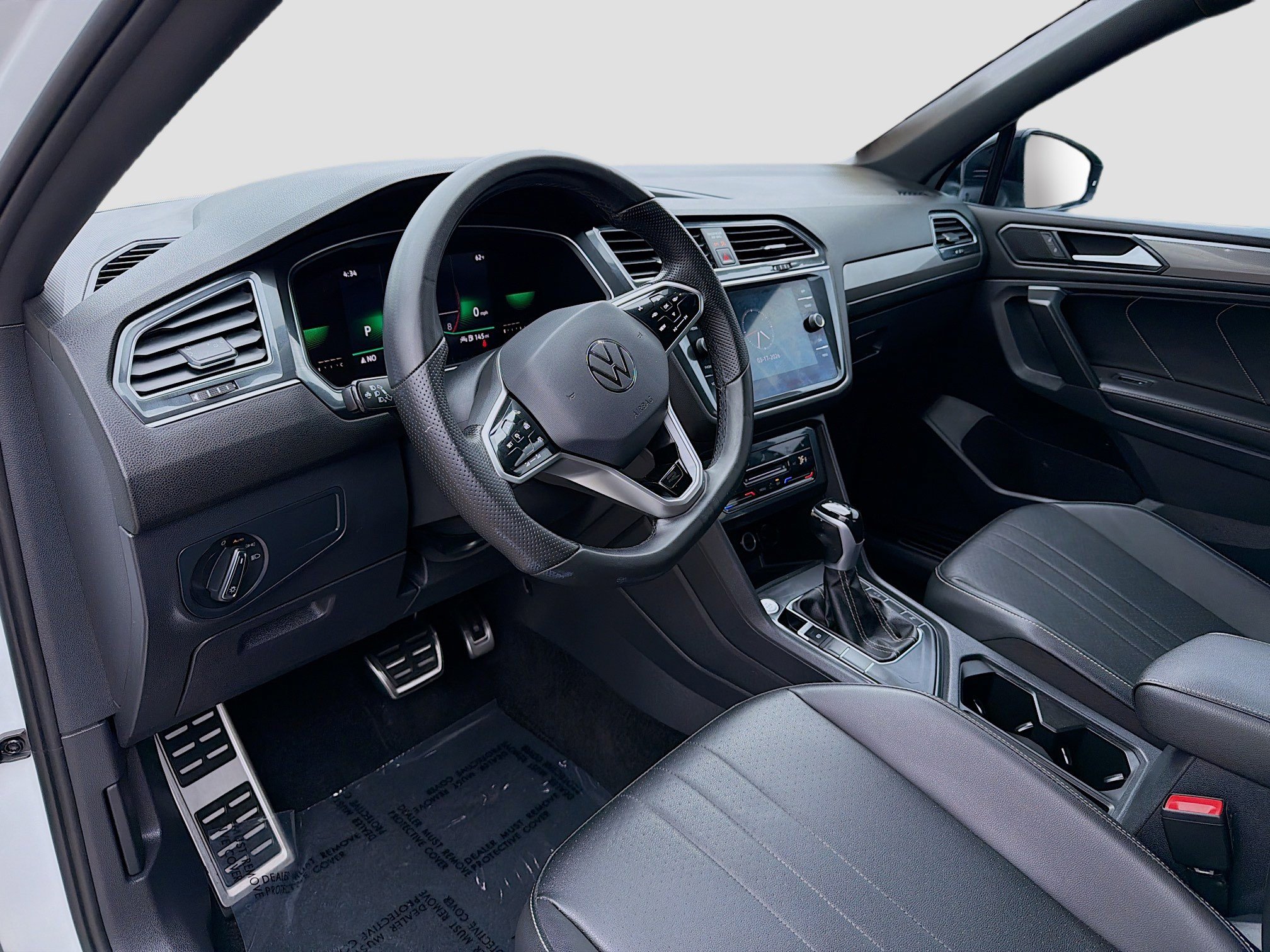 Used 2023 Volkswagen Tiguan SE R-Line image 9