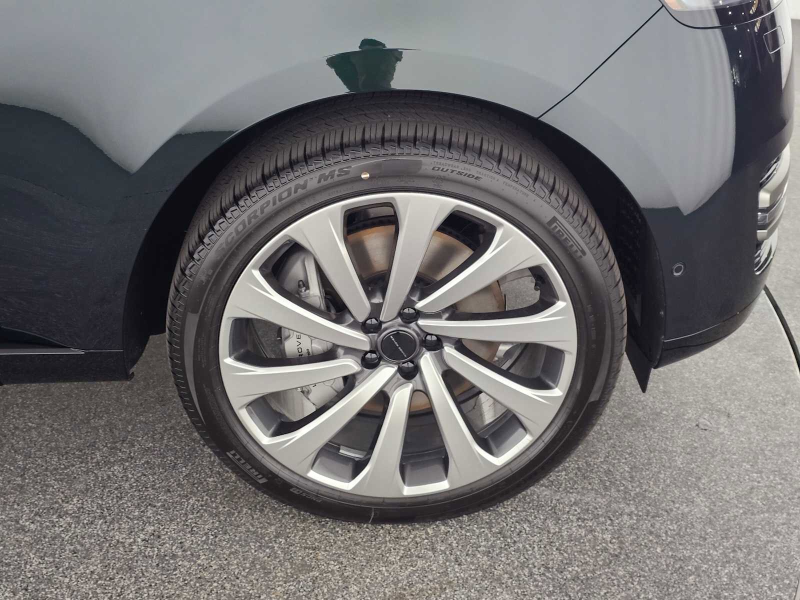 New 2026 Land Rover Range Rover SE image 9