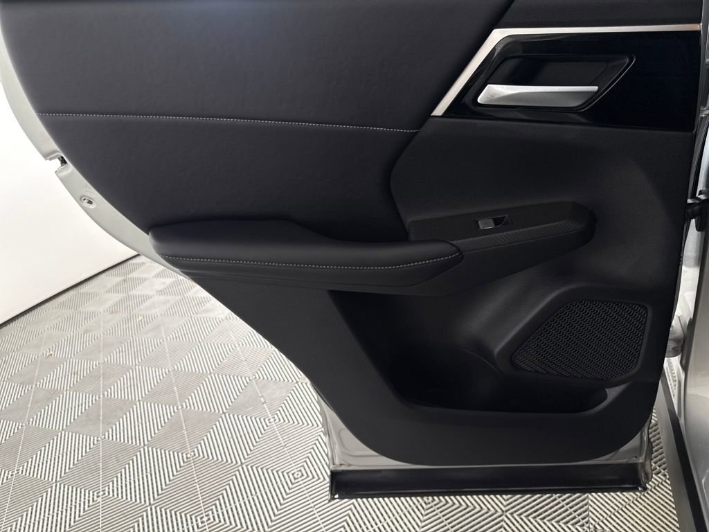 Used 2022 Mitsubishi Outlander SE image 11