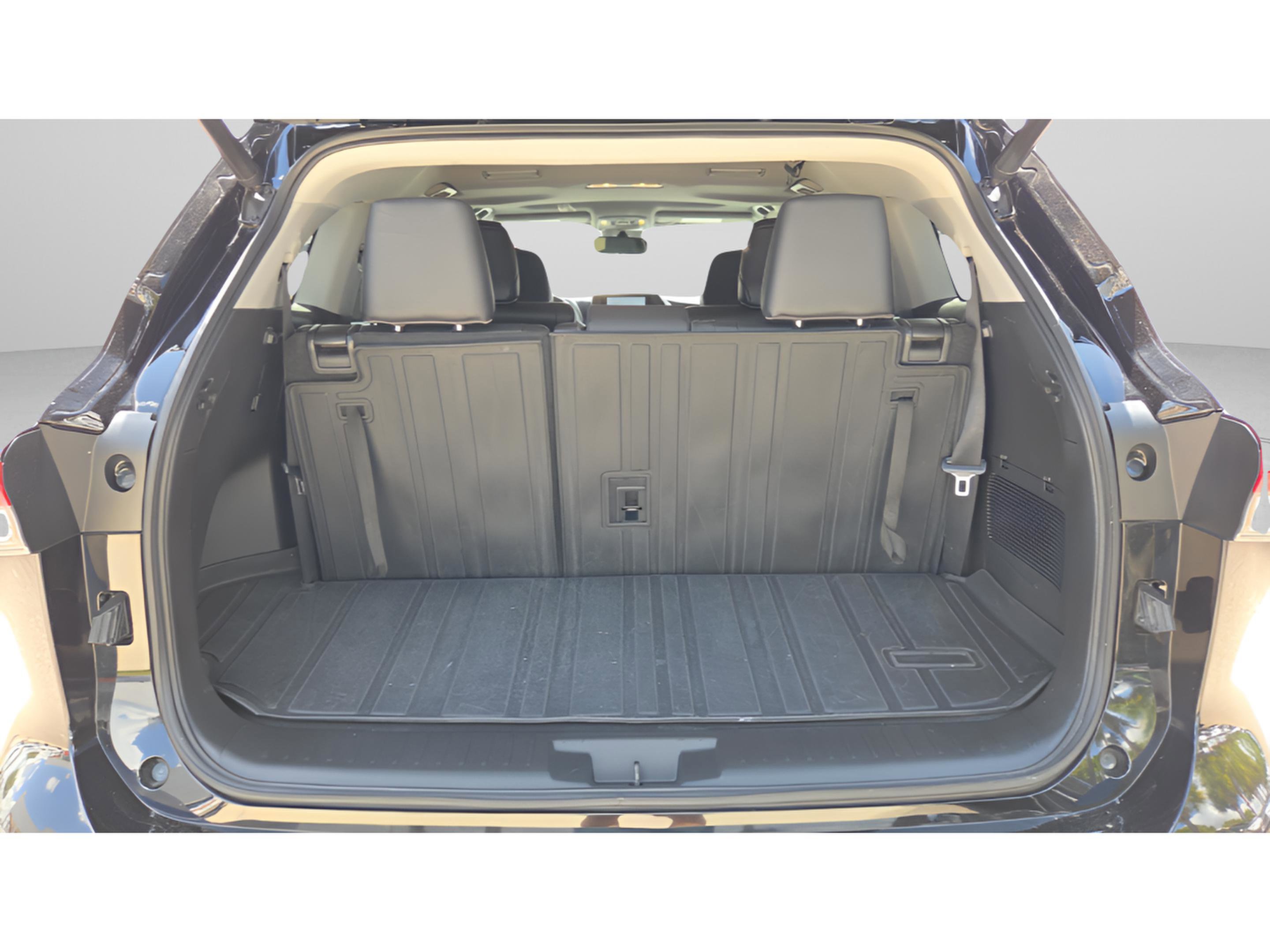 Used 2023 Toyota Highlander XLE image 9