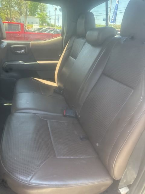 Used 2017 Toyota Tacoma Limited w/ Tow Package image 8