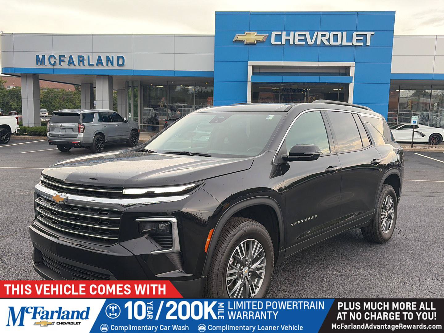 Used 2025 Chevrolet Traverse LT FWD image 1