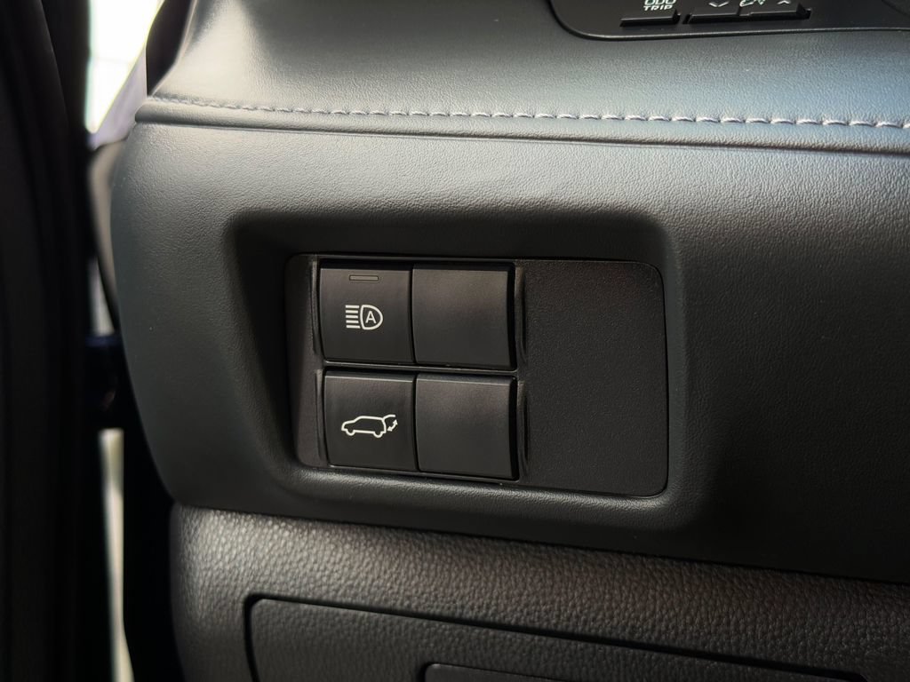 Used 2022 Toyota Highlander XLE AWD/4WD image 30